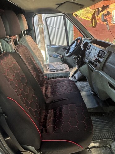 Ford Transit-9