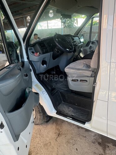 Ford Transit-10