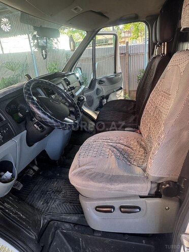 Ford Transit-17