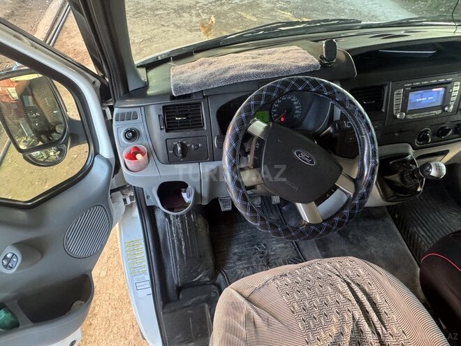Ford Transit-18
