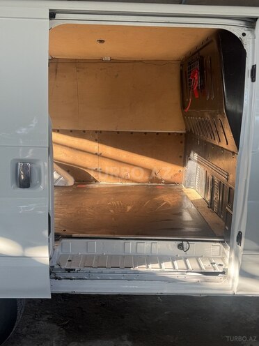 Ford Transit-20