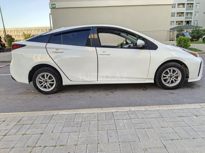 Toyota Prius-8