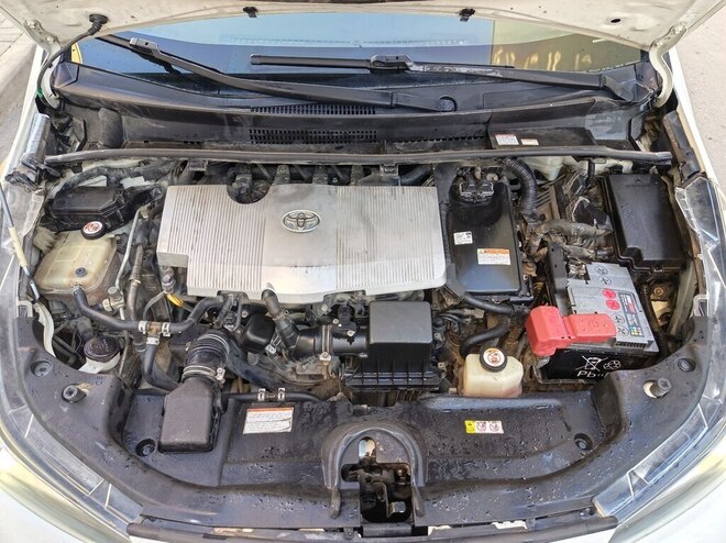 Toyota Prius-12