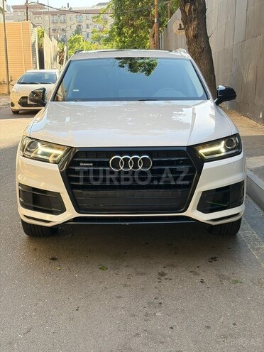 Audi Q7-1