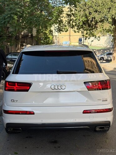 Audi Q7-2