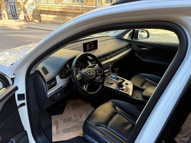 Audi Q7-5