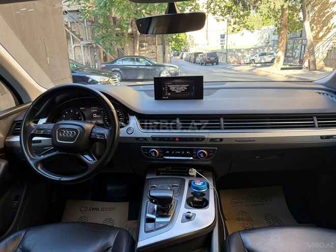 Audi Q7-4