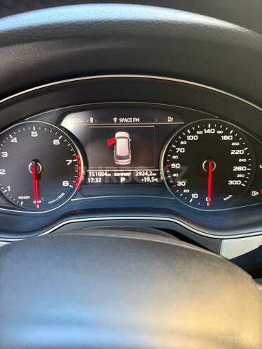 Audi Q7-6