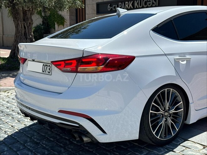 Hyundai Elantra-2