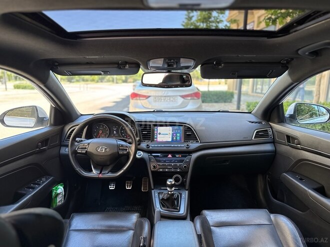 Hyundai Elantra-3
