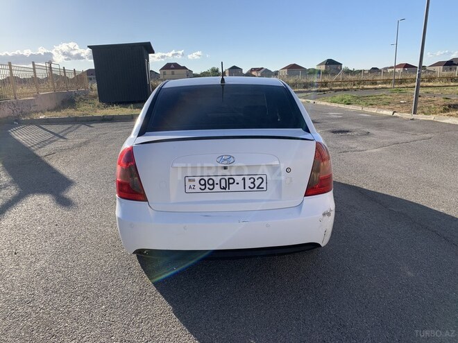 Hyundai Accent-11