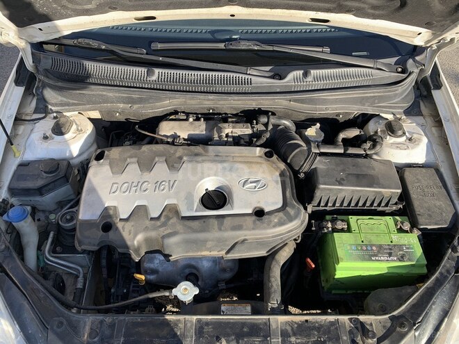 Hyundai Accent-14