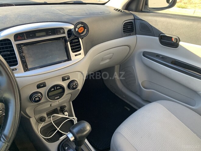 Hyundai Accent-17