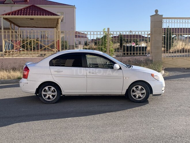 Hyundai Accent-2