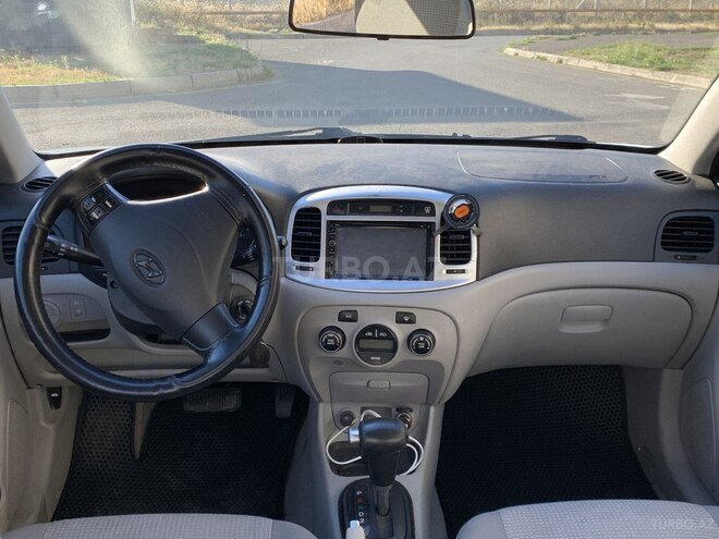 Hyundai Accent-6