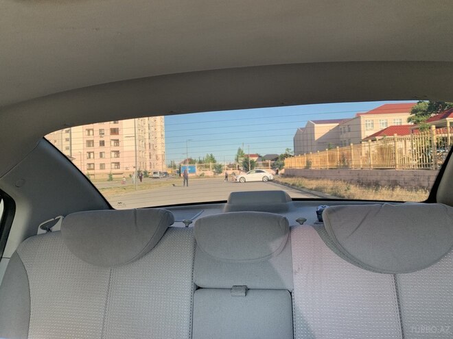 Hyundai Accent-16