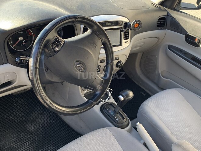 Hyundai Accent-5
