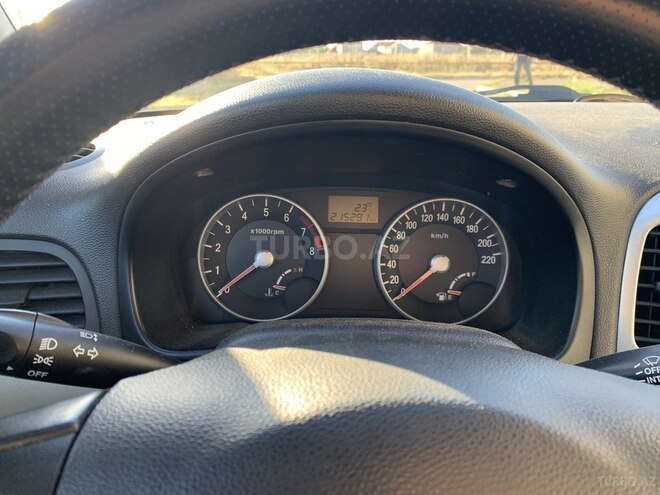 Hyundai Accent-15