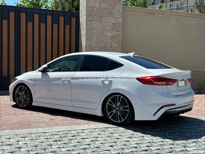 Hyundai Elantra-8