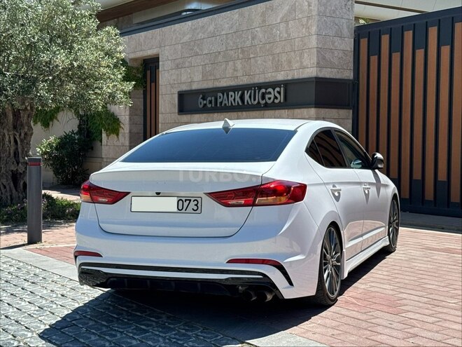 Hyundai Elantra-9