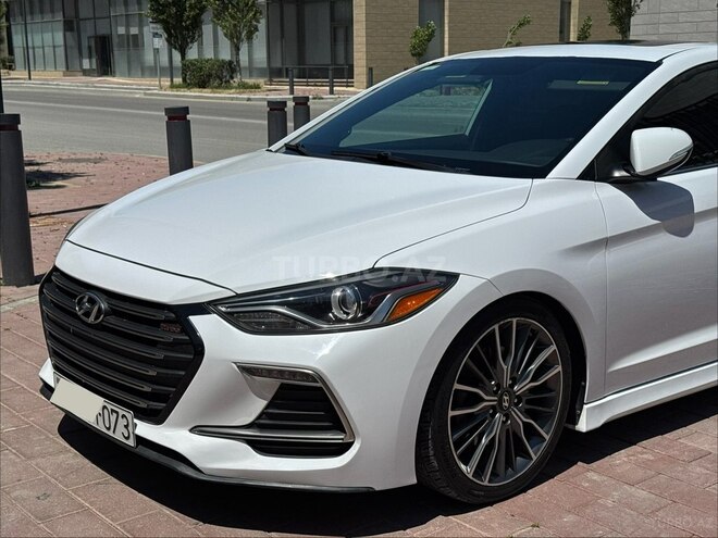 Hyundai Elantra-16