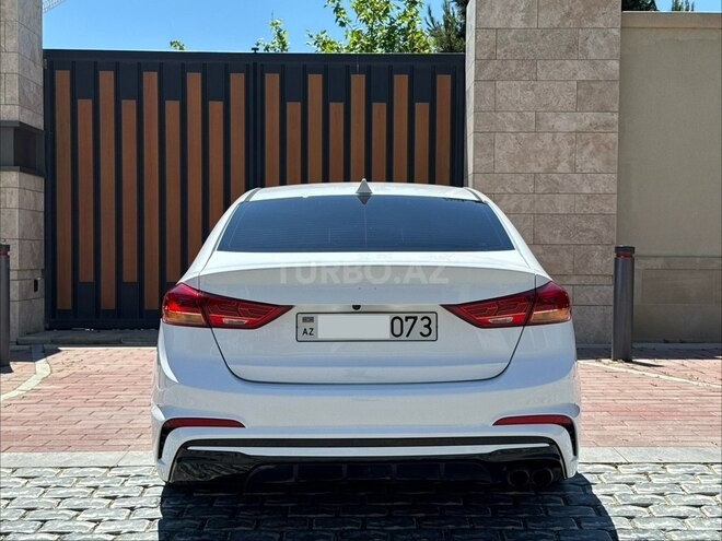 Hyundai Elantra-10