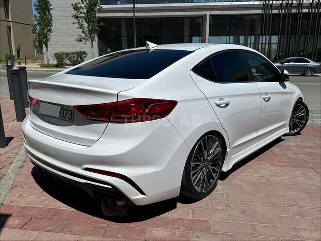 Hyundai Elantra-19