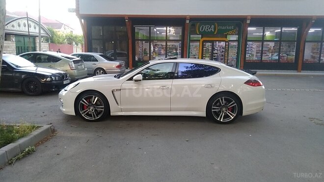 Porsche Panamera-4