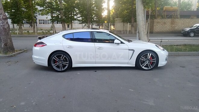 Porsche Panamera-5