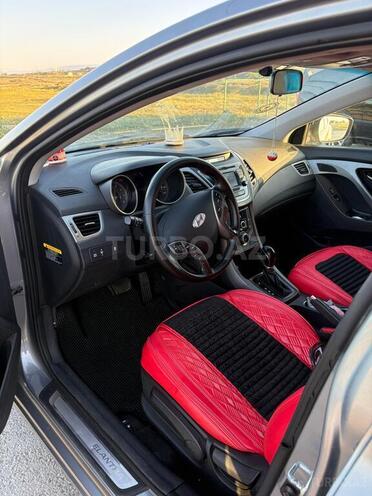 Hyundai Elantra-8
