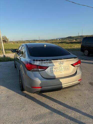 Hyundai Elantra-2