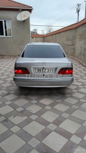 Mercedes E 280-4