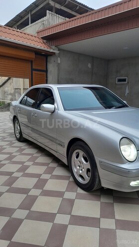 Mercedes E 280-2