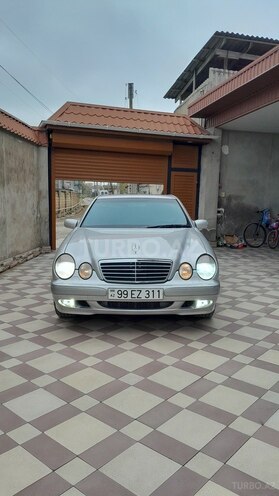 Mercedes E 280-1
