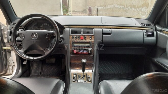 Mercedes E 280-7