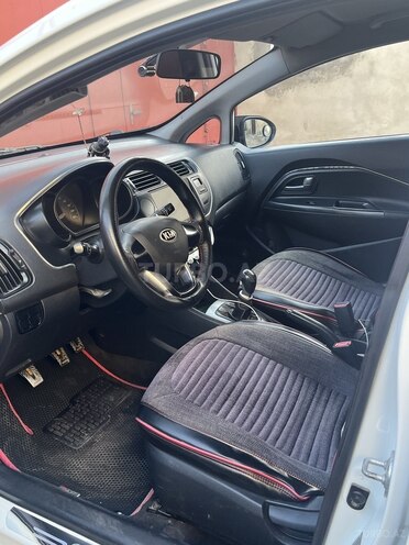 Kia Rio-6