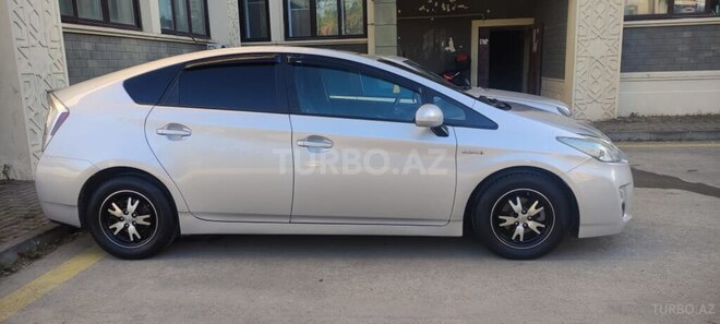 Toyota Prius-7