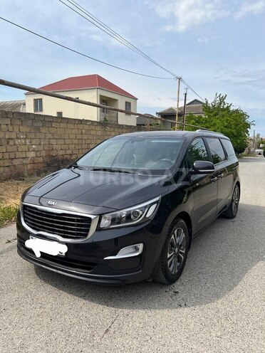 Kia Carnival-1