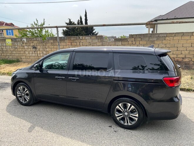 Kia Carnival-5