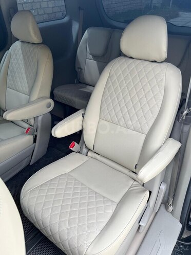 Kia Carnival-8