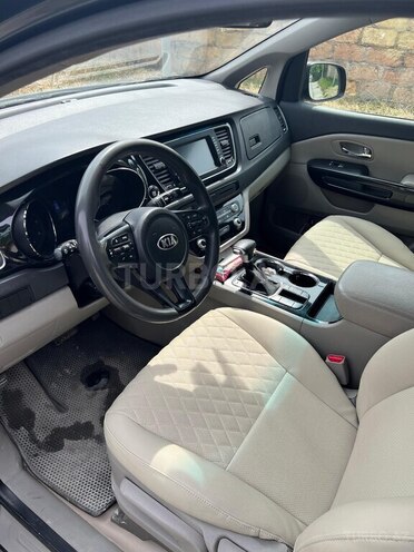 Kia Carnival-7