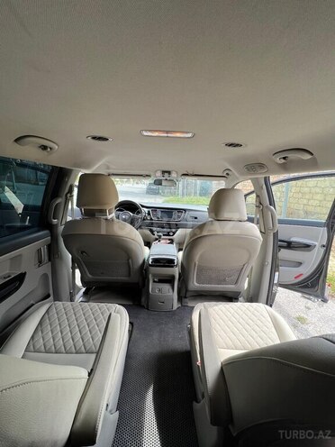 Kia Carnival-11