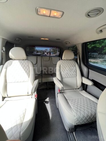Kia Carnival-13