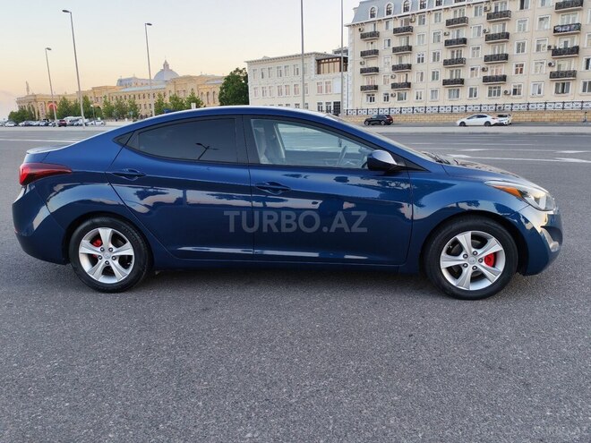 Hyundai Elantra-3