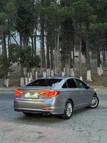 Hyundai Sonata-12