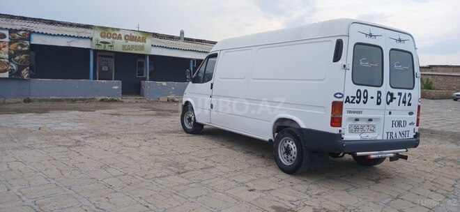 Ford Transit-3