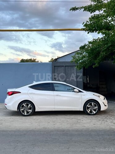 Hyundai Elantra-4