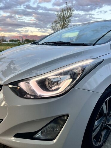 Hyundai Elantra-8