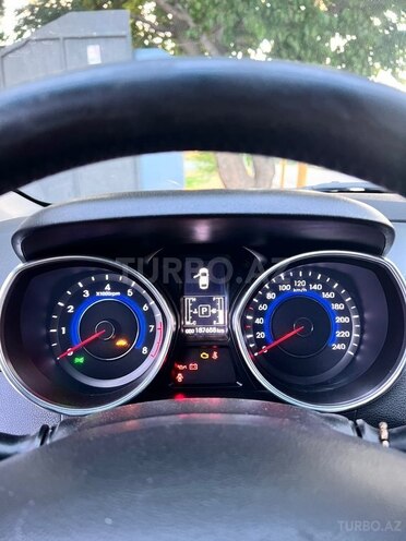 Hyundai Elantra-12
