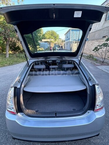 Toyota Prius-12